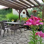 Royal Garden *** * Stitary