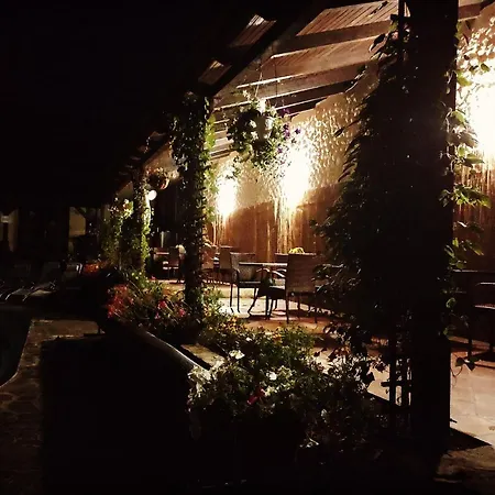 דירה Royal Garden ***